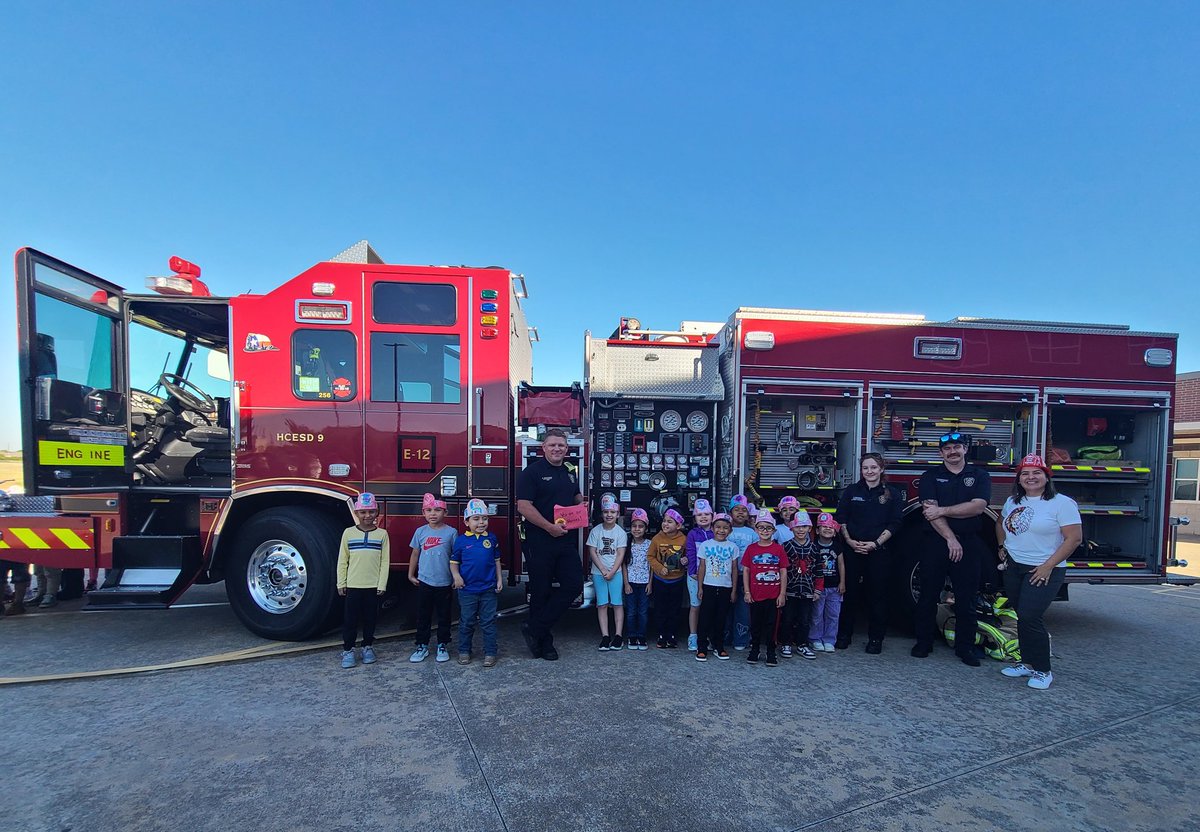 Ms_VillamizarBL's tweet image. Their faces as they walked out to meet the firefighters #priceless #firefighters #Community #heroes #kindergarten #Bomberos #HELPER #MRobPRIDE @CyFairISD #service @MRobinsonElem #thankyou @cyfairfd