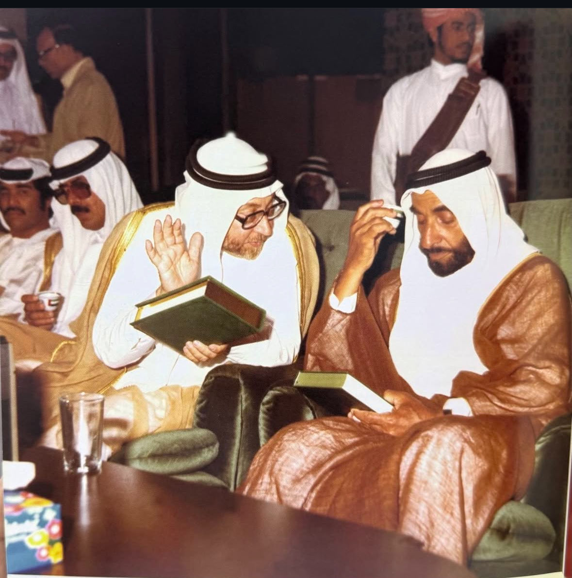 اللهم ارحم عبدك #الشيخ_زايد_بن_سلطان اللهم أن عبدك الشيخ زايد لم يبخل على شعبه ولا على الأمة العربيه و لا الإسلامية ولا العالمية بأي شيء اللهم أغفر له وأدخله الجنه يارب 
#رحم_الله_باني_الدار