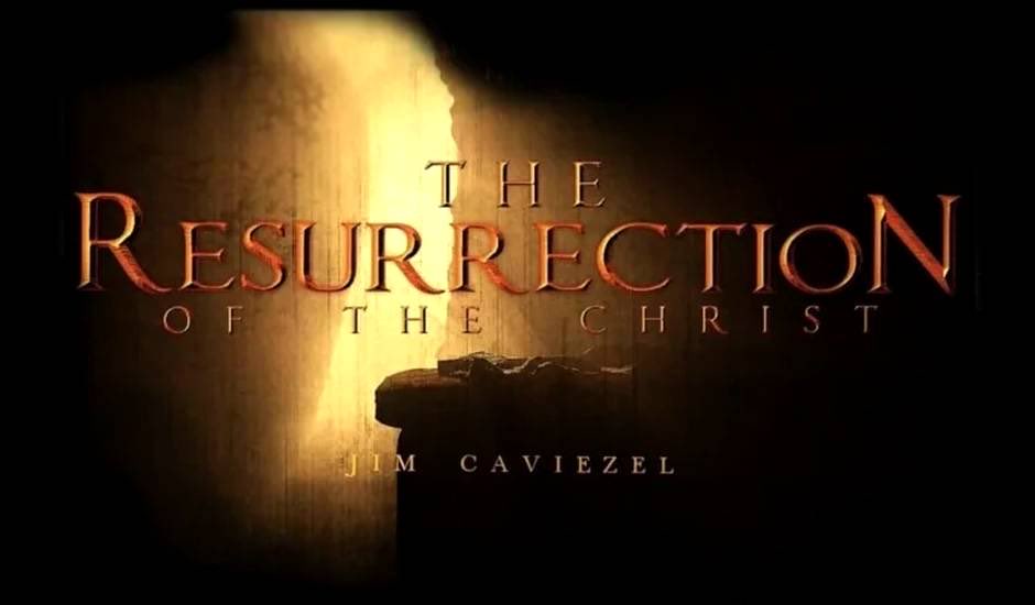 padrehayen's tweet photo. Todos los días del rodaje de La Resurrección de Cristo, Mel Gibson y su equipo rezan una oración para implorar la protección del Cielo sobre la película.

Todos los días el equipo reza durante el rodaje una oración concreta que invoca a la Santísima Virgen, a San Miguel Arcángel y a los Apóstoles.

Ésta es la oración:

"Reina del Cielo, la bendita entre las mujeres, 'vestida de Sol y coronada de estrellas' (Ap 12, 1), te rogamos contemples complacida a estos tus hijos que buscan la gloria de tu Divino Hijo. Te rogamos envíes a tu defensor, Miguel, para que proteja de los ataques de Satanás a cuantos están comprometidos en este santo proyecto y los preserve de todo mal espiritual y físico". 

Que "La Resurrección de Cristo" obtenga los ingentes frutos de evangelización y conversión que obtuvo y sigue obteniendo La Pasión desde su estreno en 2004. (Religión en libertad)