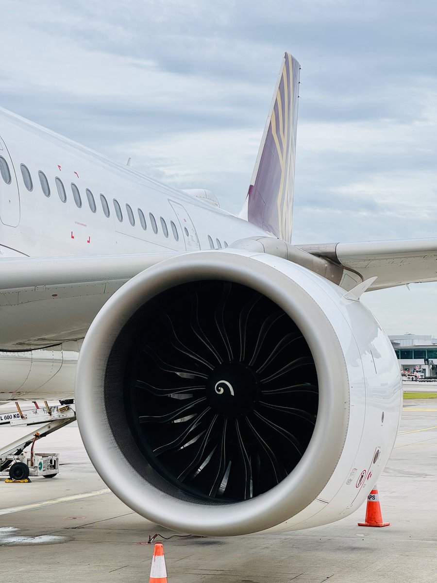 tweetpratikm's tweet photo. Spent Divali away from family this year…(albeit not the worse place to be if you are not at home). Had a good layover in Singapore and now it’s go home time. Flying #VTTVF #a321Neo with a flying time of 4hrs57mins, Covering a distance of 2182nm @ FL360 m.78 #airbus #a321Neo #VTTVF #lifeontheramp #cfm #leap1a