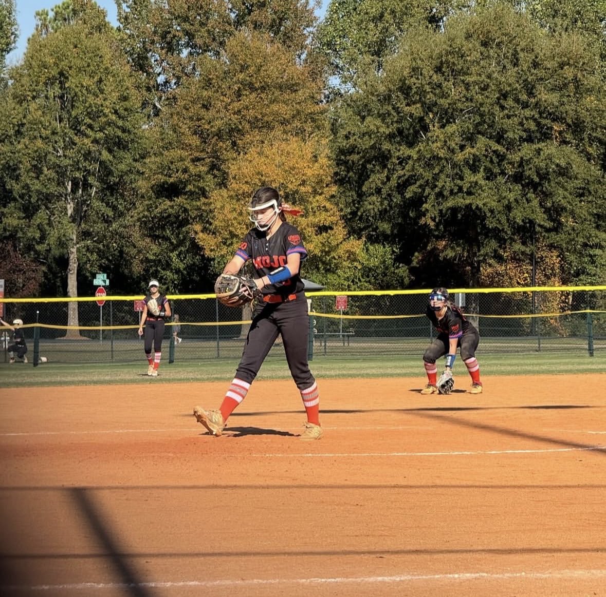 swaffordcaitlyn's tweet photo. So grateful for the opportunity to start our fall season at the Elite 80 camp and the Diamond Classic Showcase. We worked hard and ended 3-1. Thank you for all the college coaches that came out to watch! (1.000 FPCT) @CoastRecruitsSB @TNMojoVanAuken @sbsportsnetwork @gatorjack72 https://t.co/0bVjUg9gIW