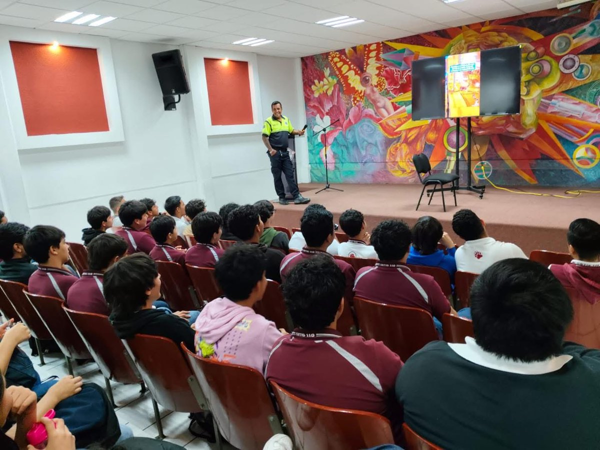 DMSPDGO's tweet image. Concluimos semana de cursos de Educación Vial en el CBTIS 110.
Estas actividades tienen como objetivo fomentar la cultura de la prevención y la responsabilidad al volante, brindando a las y los estudiantes las herramientas necesarias para una conducción segura.
#DurangoEsElCamino