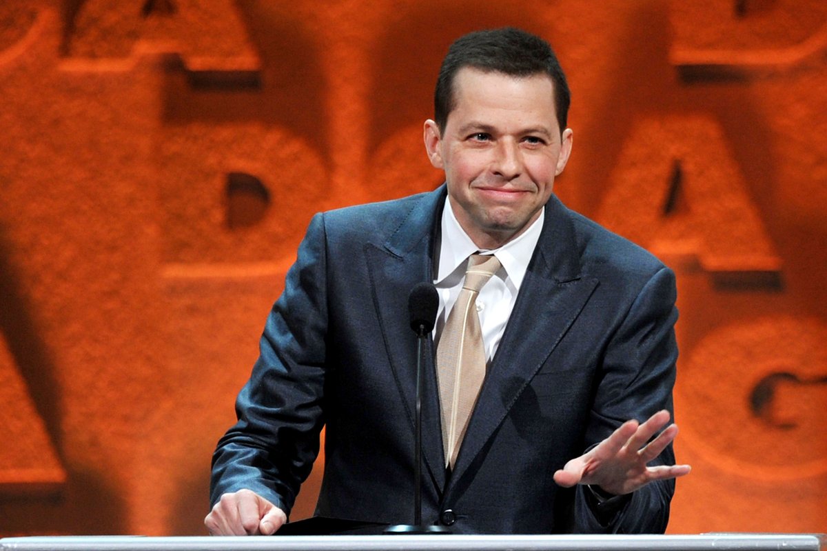 cryerthinker's tweet photo. jon cryer speaks onstage at the 64th annual directors guild of america awards (2012) https://t.co/eyNHMPmzkA