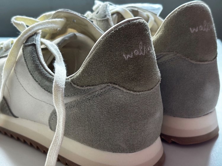 Born from British athletic heritage, the ALTA blends precision engineering with urban agility. 🏙️
Durable yet breathable, lightweight yet stable — every step echoes Alta Utah’s snow-like lightness. ❄️
#NormanWalsh #ALTA #HeritageSneakers #UrbanStyle #RetroRunning