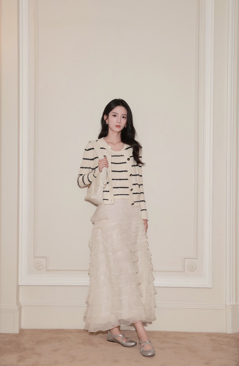 SimplyZhouYezi's tweet image. Pretty portraits in Paris 🦢 

Zhou Ye in #Dior ~