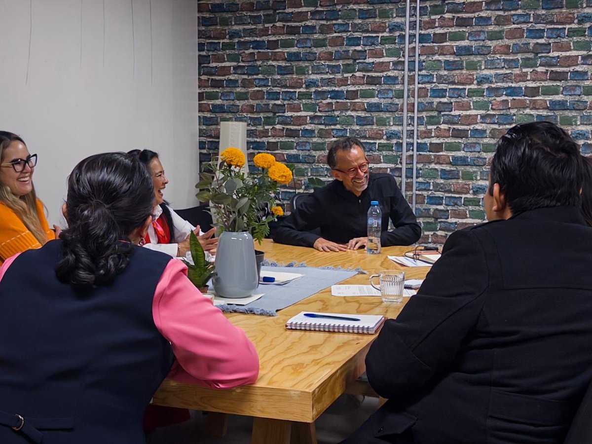 Siempre es un gusto coincidir con un luchador, tanto social como en la vida, mi amigo <a href="/Javier_Hidalgo/">Javier Hidalgo</a>, para establecer esquemas de colaboración entre los <a href="/CdmxPilares/">PILARES CDMX</a> y el #DIFNacional en favor de niñas, niños y adolescentes de la #CDMX