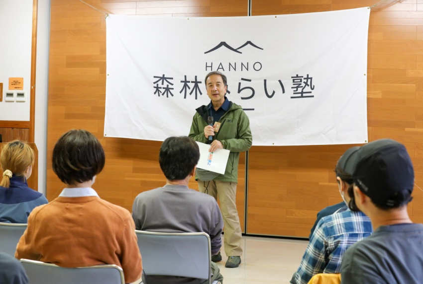 hannoforest's tweet photo. ／ #はんのう森林みらい塾2025　Session 1 ダイジェスト ＼ 
当日は雨だったため、開校式は室内で行われました☔️塾長の挨拶から始まり、塾生��ちの自己紹介。その後名栗湖畔にある #名栗カヌー工房 を見学。 創業者の #山田直行 さんお話を聞きました🛶
@naguri_canoe
#埼玉県 #飯能市 #森林人材育成 https://t.co/mXGswMj7YL