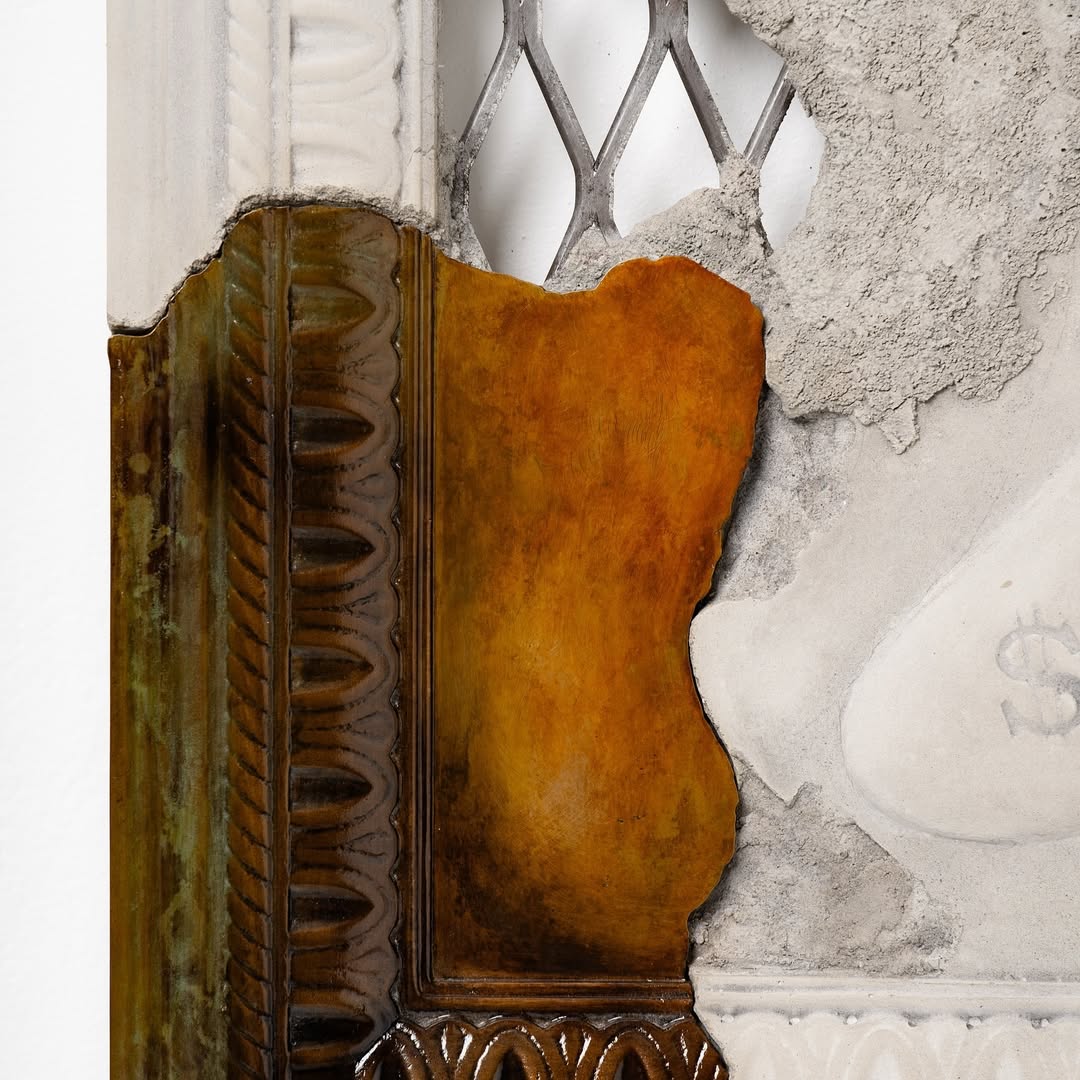 Artful_Explorer's tweet image. We chase both.
We hold both.
But rarely can we have both.

A powerful reminder from @kaiart that love and money often occupy the same space… but not always the same weight.

#KaiArt #LoveVsMoney #SculptureStory #EmotionalArt #ModernArtSculpture #ContemporaryArtist