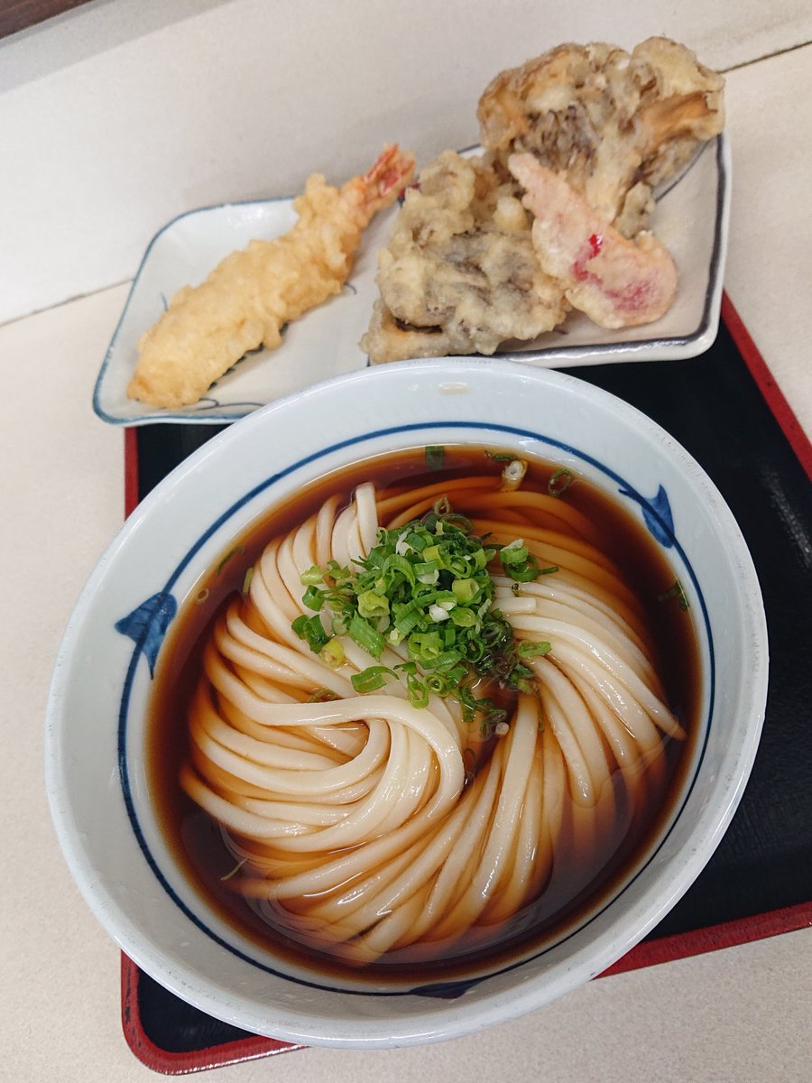 長生うどん  @愛知県新城市
【 ころうどん (冷)  中盛(並) 】￥630
  えび天 ￥230
  舞茸の天ぷら ￥380
  ごちそうさまでした!!😋