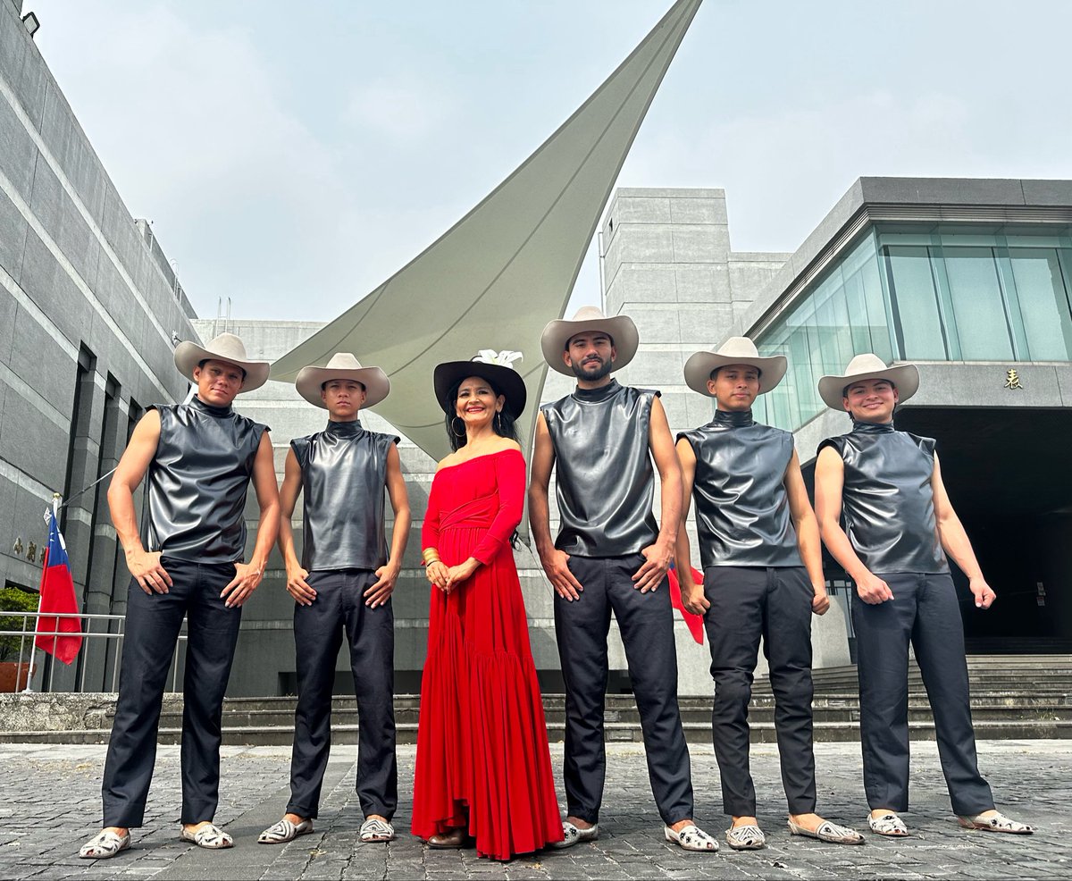 CimarronCol's tweet image. Dejando al Llano en alto en Taiwán! Dimos lo mejor en estos dos conciertos en el Centro para las Artes Escénicas de Yuanlin, Changhua. 
Y aún quedan maravillosos escenarios en esta gira!