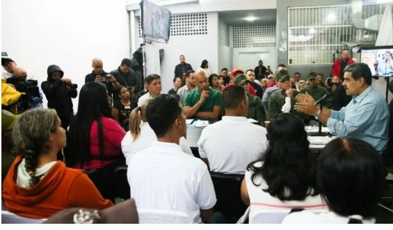 EDGARGRATEROLPL's tweet image. Avanza el Poder Popular!
@NicolasMaduro informa que ya tenemos instaladas el 99.83%de las Salas de Autogobierno Popular en todo el territorio nacional. ¡5.327 salas al servicio del pueblo para fortalecer la comunicación y la organización social!
#Venezuela #PoderPopular