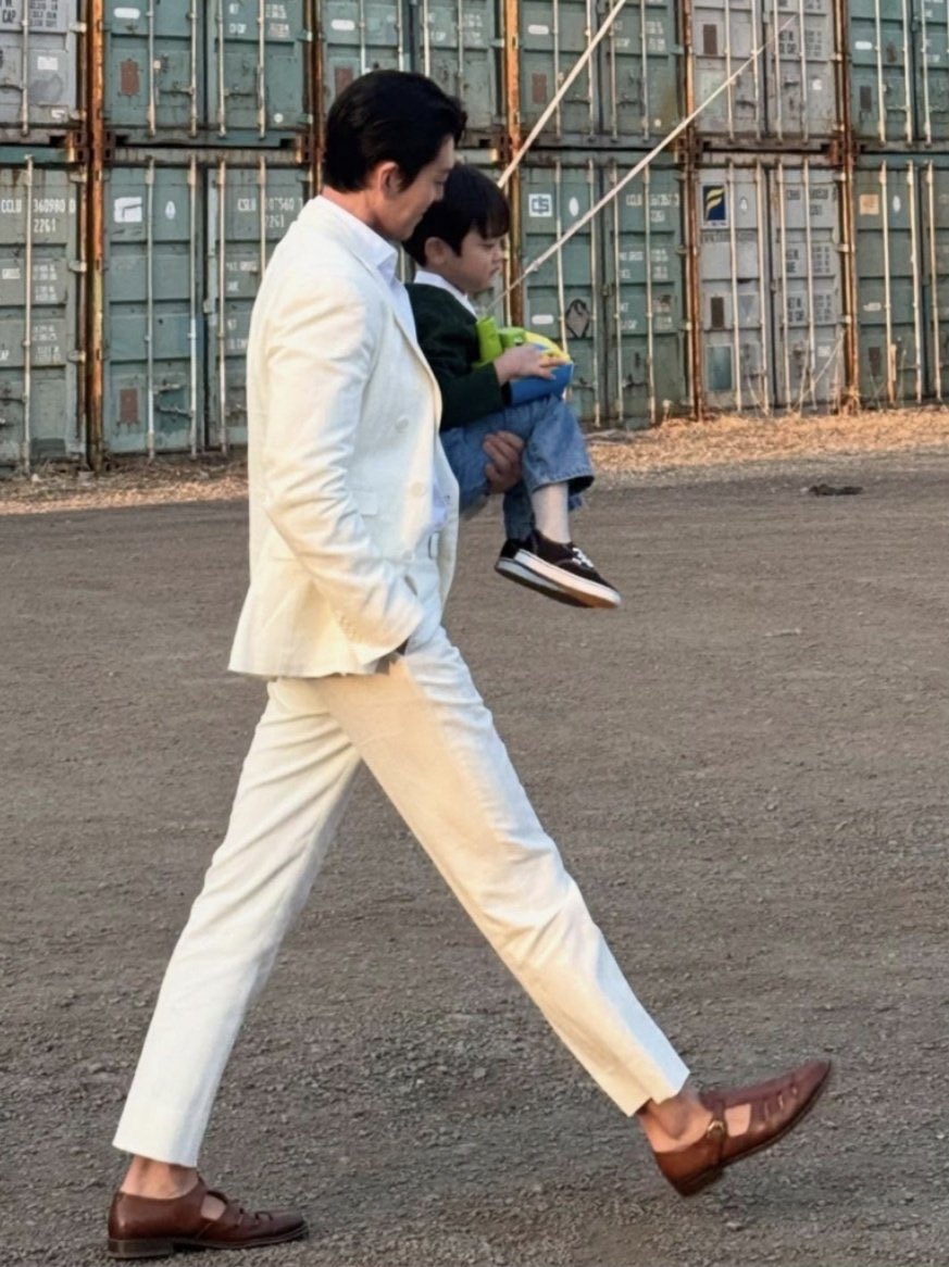 ssoap_d's tweet image. 이거무슨광공어쩌구그런거에서(잘몰룸;)
판타지적으로먹이는비주얼인거같은데
진짜사람이이런피지컬에
+아기한손으로안정적이게델꼬다니기&lt;&lt;
이게가능할줄몰랏슴