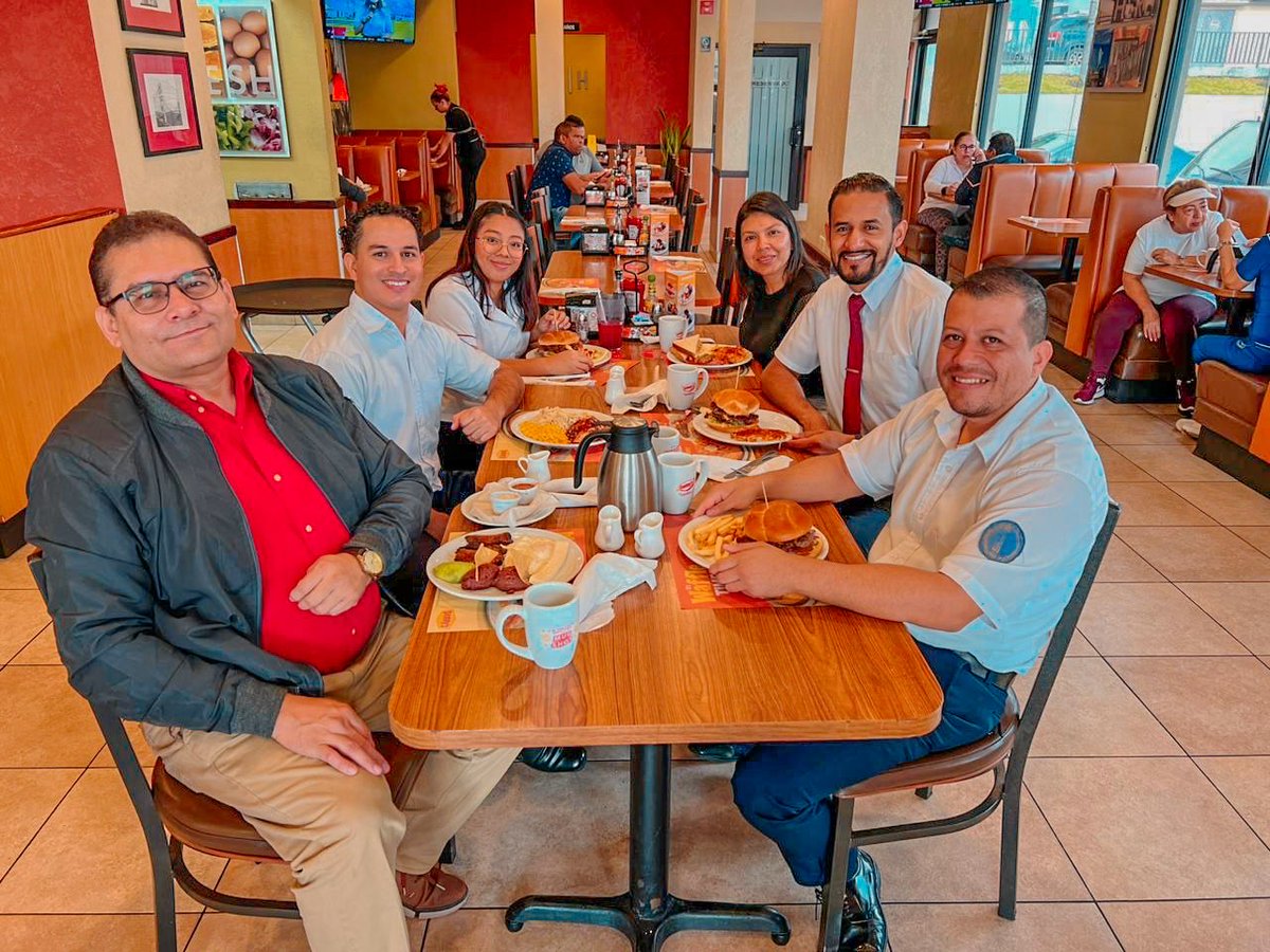 Steveteel's tweet photo. 📚 The academic excellence students enjoyed a delicious breakfast. During this time, accompanied by Professor Geovanny Moreno and Counselor Karla Castro, they shared a wonderful moment of fellowship and reflection 🙏.🎓 This breakfast served as both an incentive and recognition for their outstanding academic performance, as well as their dedication and commitment to their studies. 📖 We extend special congratulations to Ximena, Arnulfo, Héctor Rojas, and Josué Alcerro, whose discipline and constant effort are a living example of perseverance and excellence. 🏅Thank you for inspiring the entire student community with your passion for learning and growing! 
#BaxterStudents #BaxterStudentLife #baxterinstitute