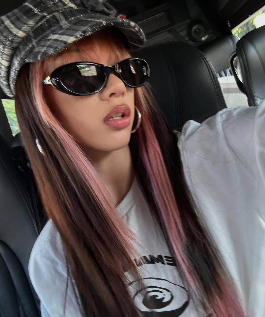 izzy ✶ tweet media