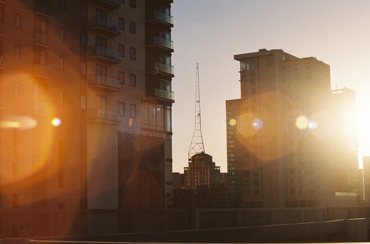 BaronRedAaron's tweet photo. Kinda proud of this one even if the lens glare was unintentional c: 

#35mm #canonae1 #photography https://t.co/9hE3Zbmmre