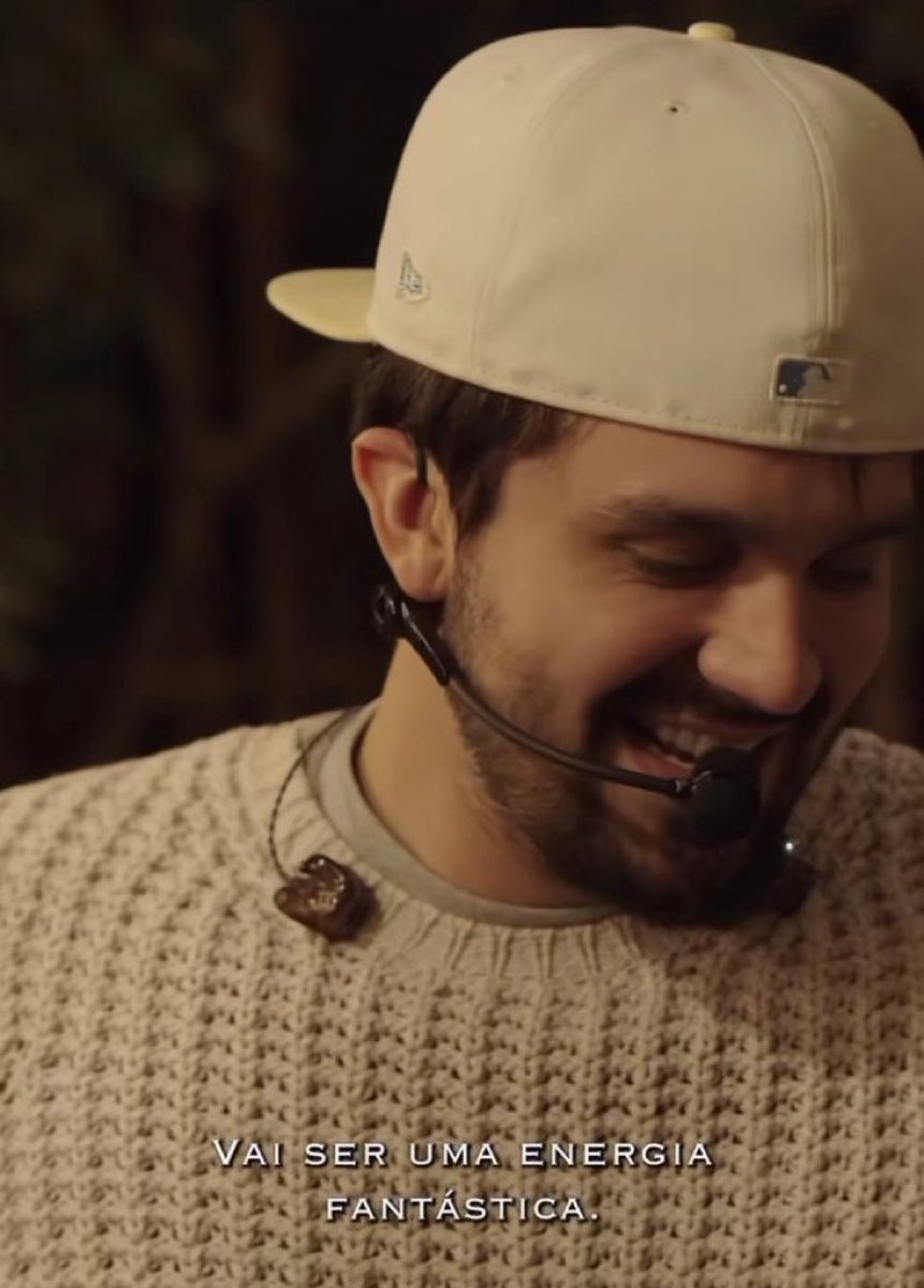 ai o microfone 😭 ele vai voar