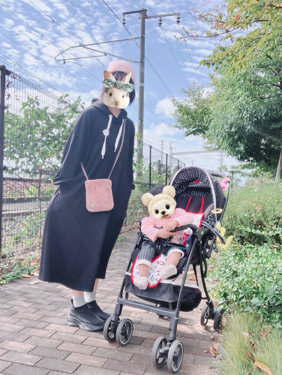 Ichigomoon1315's tweet photo. 今日めっちゃ秋だ🧡ྀི🍁🤎ྀི
このワンピース、シルエットがかわいいけん写真撮ったけど風強すぎ😱🌪️꜆꜄꜆
いちごちゃんとベビーカーで1時間お散歩した帰りにコンビニ寄ってしまって、運悪くおいしそうなやつみつけちゃった…🌭🍫🍨プリンちゃん大丈夫かな…🥊

#magpic  #マグピク #マグピクプラス https://t.co/iQl6ZN0FOf