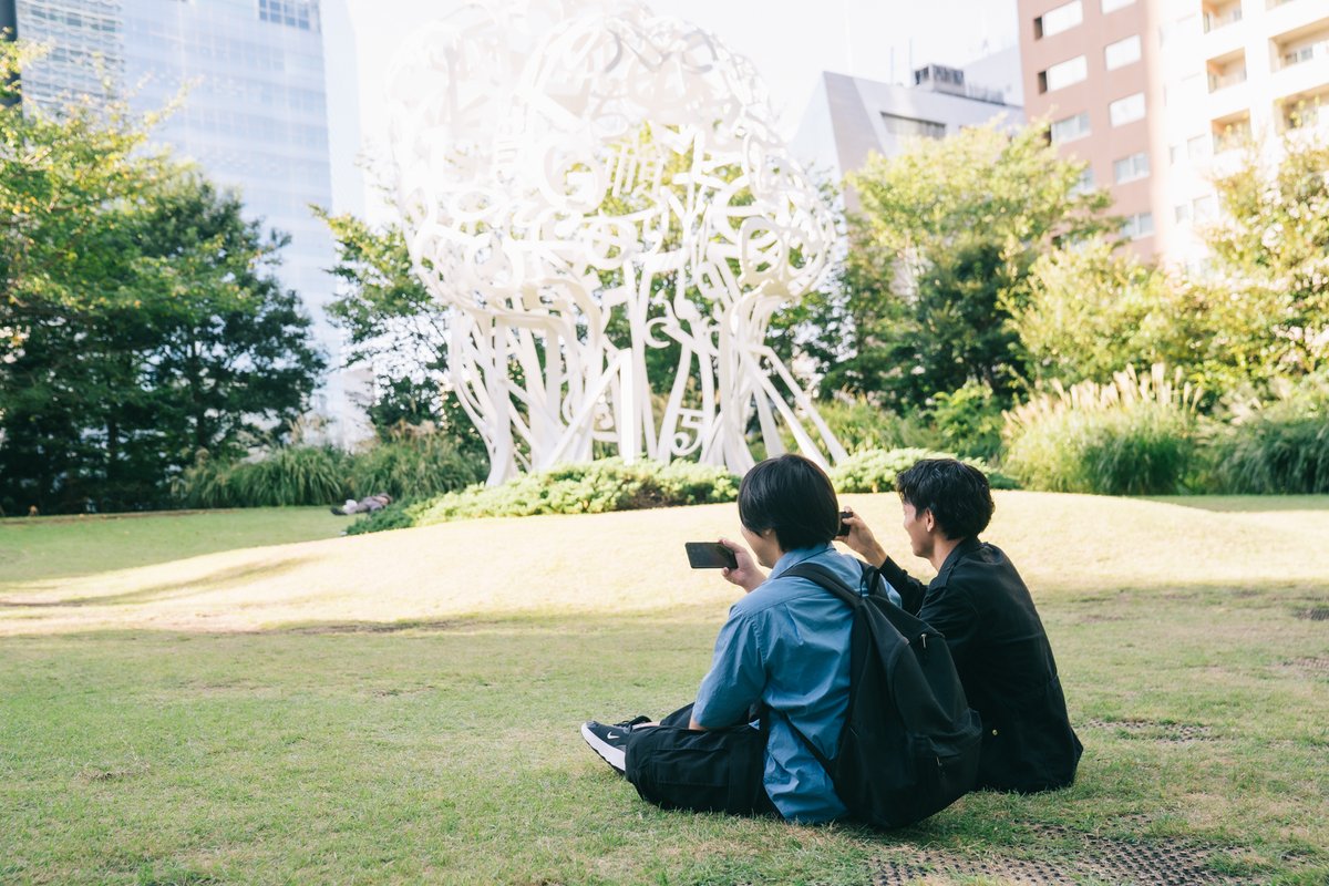 「TOKYO NODE “XR PARADE”」作品紹介📷

ᯅXR PARADE展示作品：
『Still ARive』
K.J. Lab

本作は、都会の森を舞台にしたAR短編アニメーション映画です。 XRの技術を高度に駆使し、XRならではの演出によって、観客は森を壮大なスケールで感じ没入体験を味わえます。