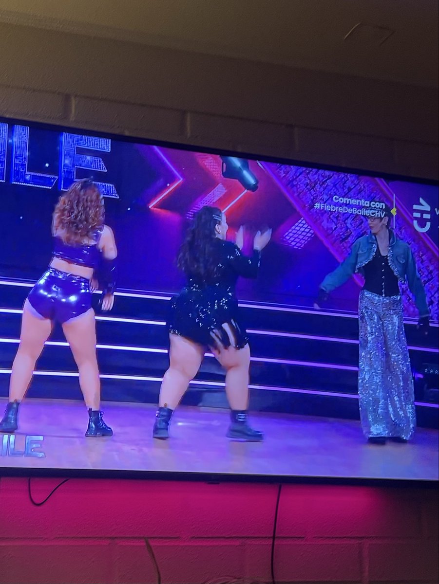 JacquelineAray3's tweet photo. Era la maestra y la cata pero la otra tenía que salir a lucirse 🥱 #FiebreDeBaileCHV https://t.co/r2Puu35cA3