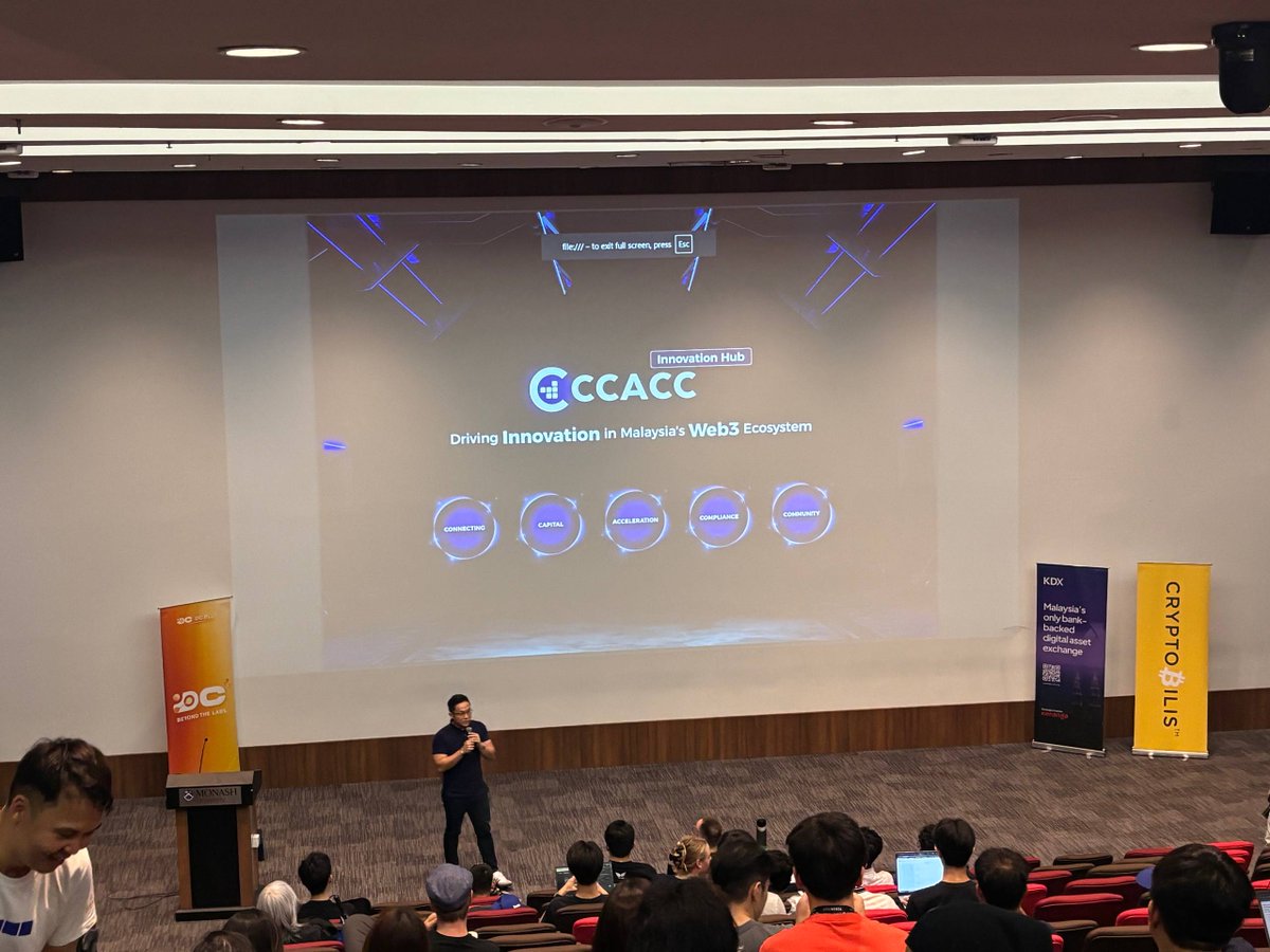 ccacc_hub's tweet image. What a wonderful night with @mumbcs ! 
The future of web3 in Malaysia gonna be 🔥
#Web3MY #IndustryNight #MonashBlockchainClub #CCACC