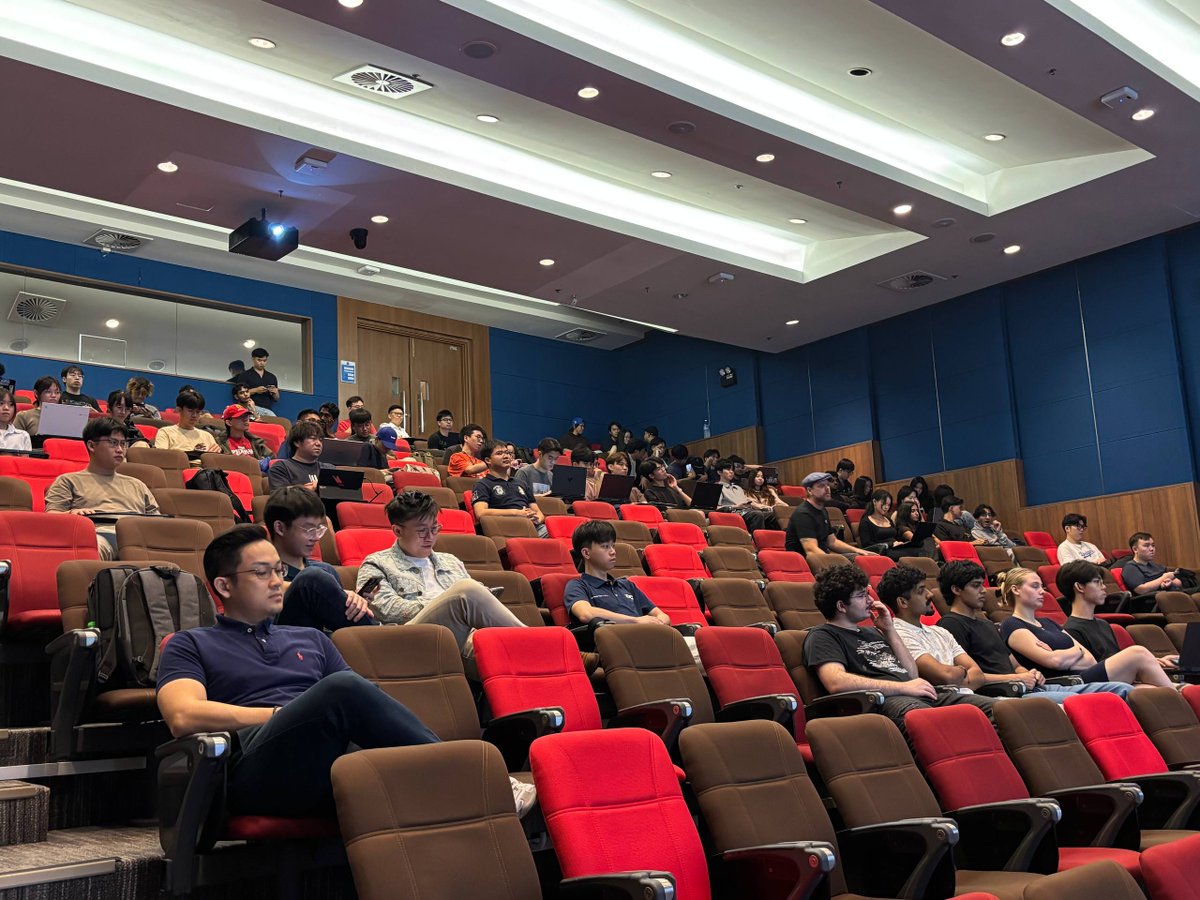 ccacc_hub's tweet image. What a wonderful night with @mumbcs ! 
The future of web3 in Malaysia gonna be 🔥
#Web3MY #IndustryNight #MonashBlockchainClub #CCACC