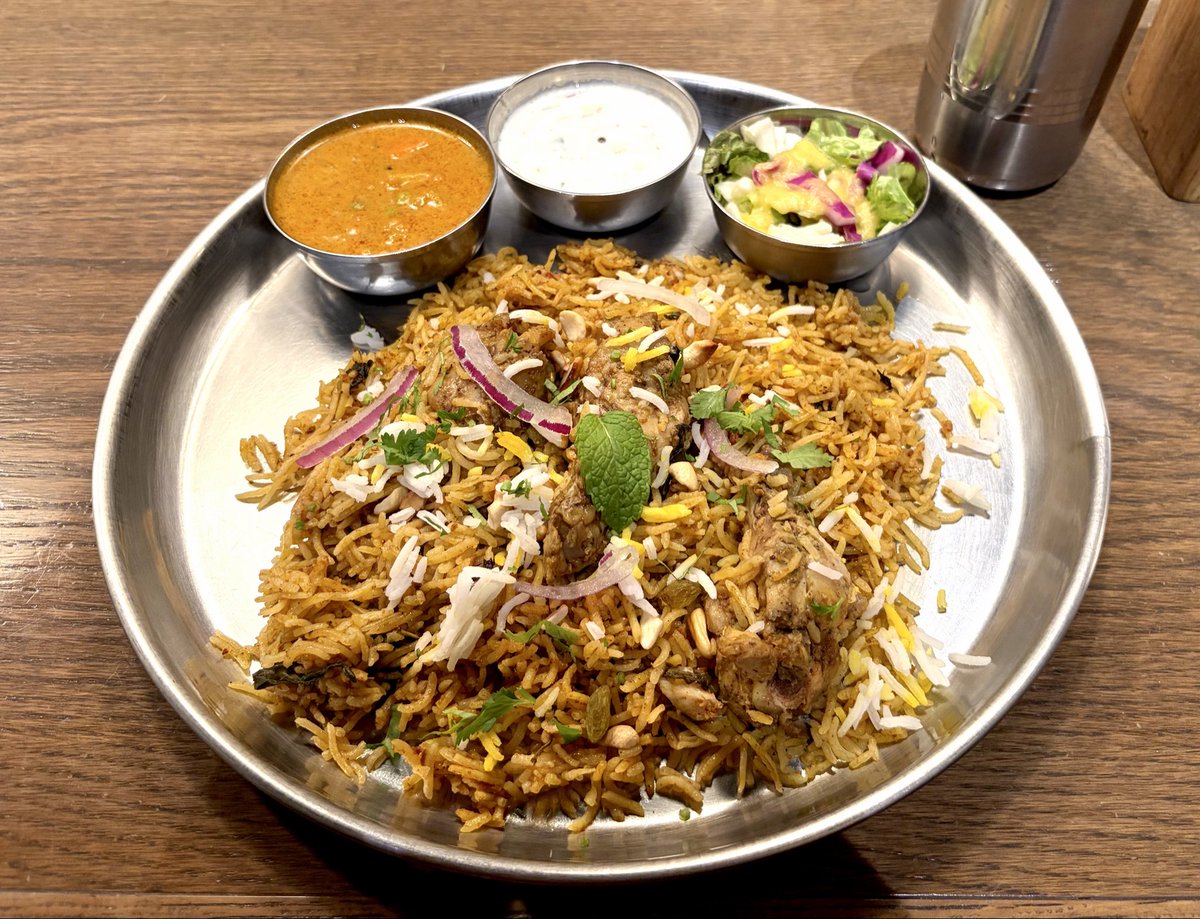 🇮🇳#KOPビリヤニ部 に遂に入部しました！

ずっと食べたかったけど結局は米が違う炒飯くらいに思ってましたが、xG：0.10の位置からxG：0.90のシュートが飛んできた衝撃感…ビリヤニ美味すぎる
これは秋元康氏が曲名に使う気持ちが分かりました

のりごん部長(<a href="/norigon11_YNWA/">のりごん</a>)
末長く宜しくお願いします
