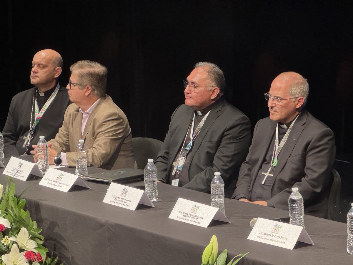 CEPCOM_CEM's tweet photo. ¡Comenzó el 32° Encuentro Nacional para la Pastoral de la Comunicación!
Desde San Miguel de Allende, vivimos un día lleno de fe, comunión y esperanza.@monshectorperez nos recordó que estamos llamados a una comunicación profética y sinodal, al servicio de la verdad. 
#CEPCOM https://t.co/GG5i0XUloP
