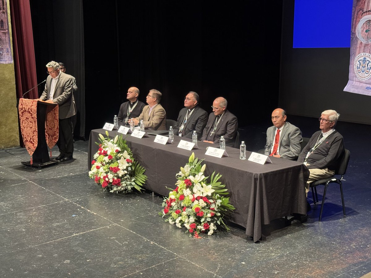 CEPCOM_CEM's tweet photo. ¡Comenzó el 32° Encuentro Nacional para la Pastoral de la Comunicación!
Desde San Miguel de Allende, vivimos un día lleno de fe, comunión y esperanza.@monshectorperez nos recordó que estamos llamados a una comunicación profética y sinodal, al servicio de la verdad. 
#CEPCOM https://t.co/GG5i0XUloP