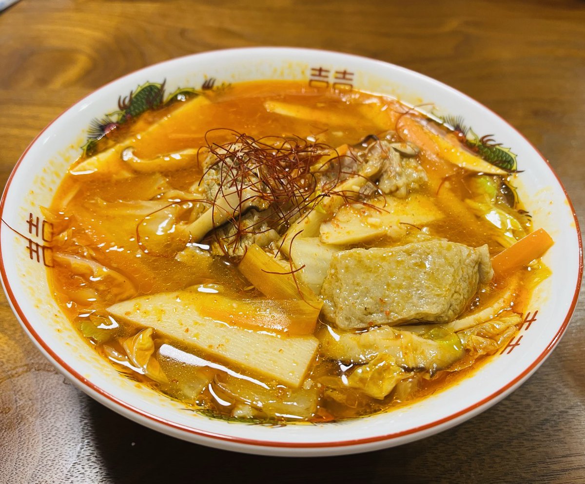 🐄吉井日記🐄

先日初めての試みで"カルビラーメン"を作りました！

もちろんスープから！ってことで牛骨を煮込むこと
約6️⃣時間・・・ﾅｶﾞｽｷﾞ!!😲

その分完成度バリ高😆
一緒に煮込んだブロック肉はポワンポワンでした🥰

次は何を挑戦しようかなっ♪

＃ダイナム
＃カルビラーメン
