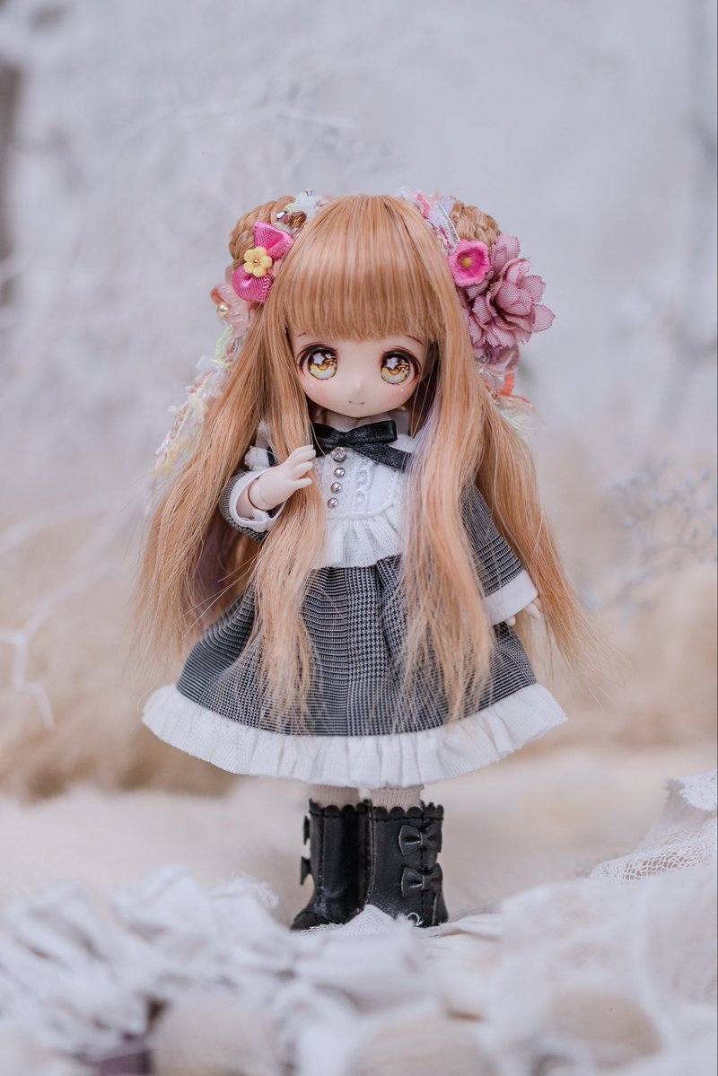 mimieldoll's tweet image. 【4inch】カスタムウィッグ
mimiel.shop/items/35541356
くまさんみたいなお団子が可愛いスタイル🧸💕
リボン、レース、スワロフスキー、ふわふわ小さなお花等で装飾しました ⚘⡱
色々な角度でお楽しみいただける華やか可愛いウィッグです♡
#OBヘッド #mimiel_doll