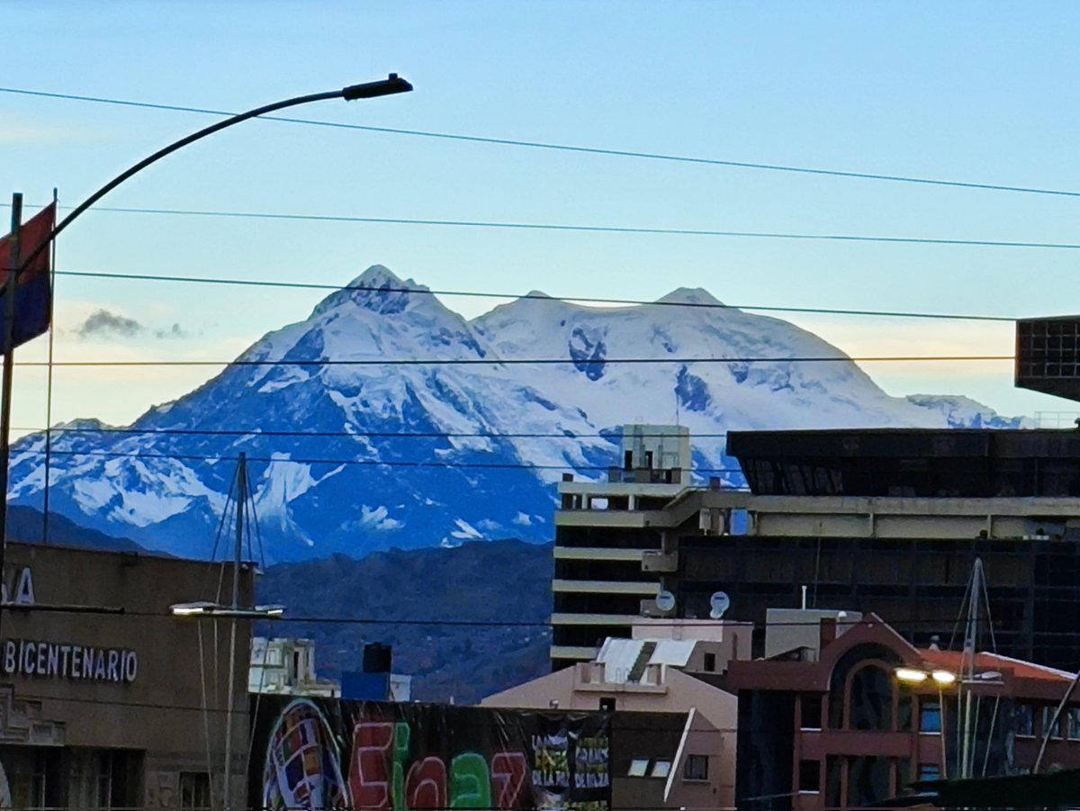 machhi15's tweet photo. El majestuoso nevado ILLIMANI 
La Paz -Bolivia https://t.co/8IZ39uFzWD