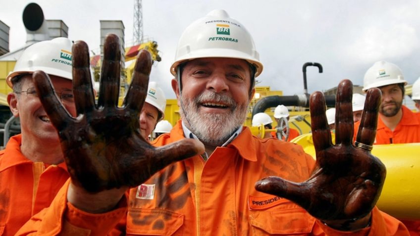 vinicios_betiol's tweet photo. RESUMO DO DIA:

1) Lula deve se encontrar com o Donald Trump no domingo.

2) Polícia Federal afirma que Filipe Martins pode ter fraudado entrada nos EUA.

3) Ibama autoriza que Petrobras faça perfurações na margem Equatorial.

4) Petrobras reduz preço da gasolina em 4,9%.

5) Lula nomeia Boulos como ministro e deputado ficará fora das eleições de 2026.