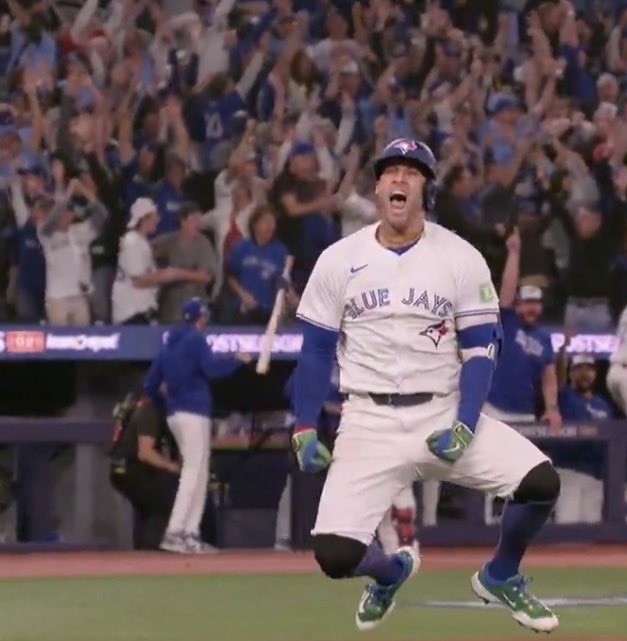 joonlee's tweet image. Feels like Toronto only does iconic October home run images