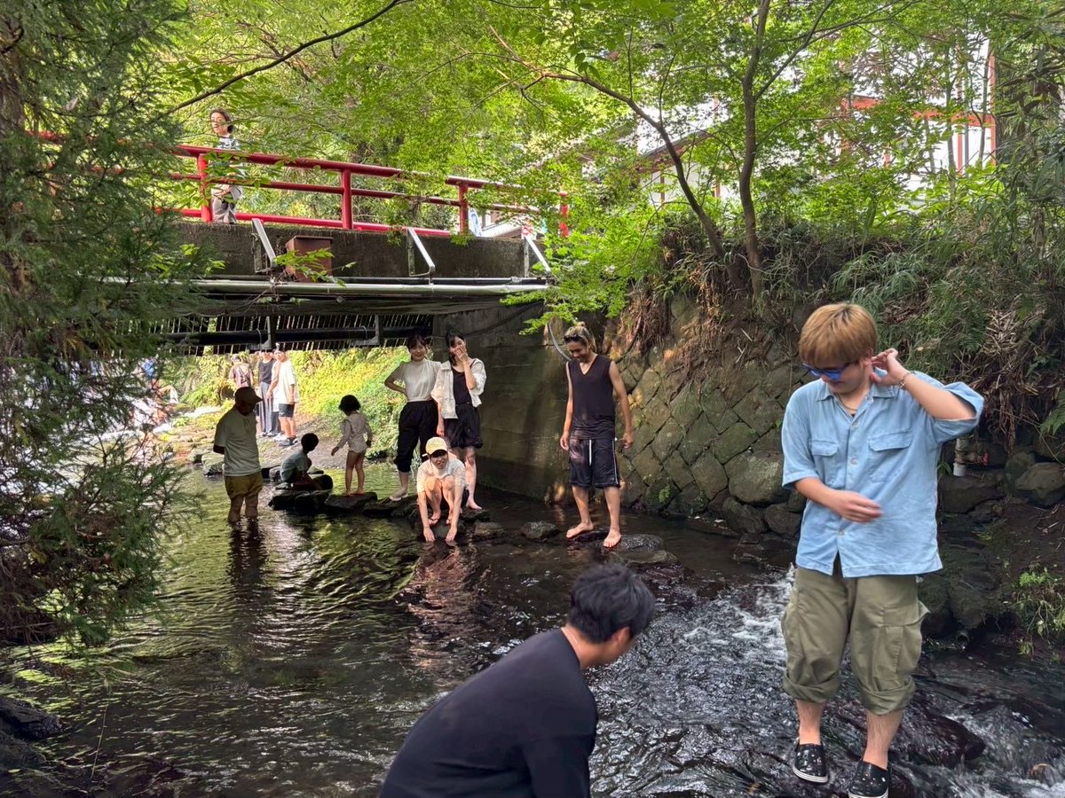 【華咲流舞　夏の思い出　川編】
こんにちは、華咲流舞です。
8/19(火)に毎年恒例の華咲流舞キャンプ(略してかざキャン)に行ってきました🏕️
今年は川編と海編の2本立てで企画しました🏞️🌊
フルーツガーデンではピザを作り、白河水源では川遊びをしました。🍕🔫
とても楽しく幸せな時間を過ごしました😊