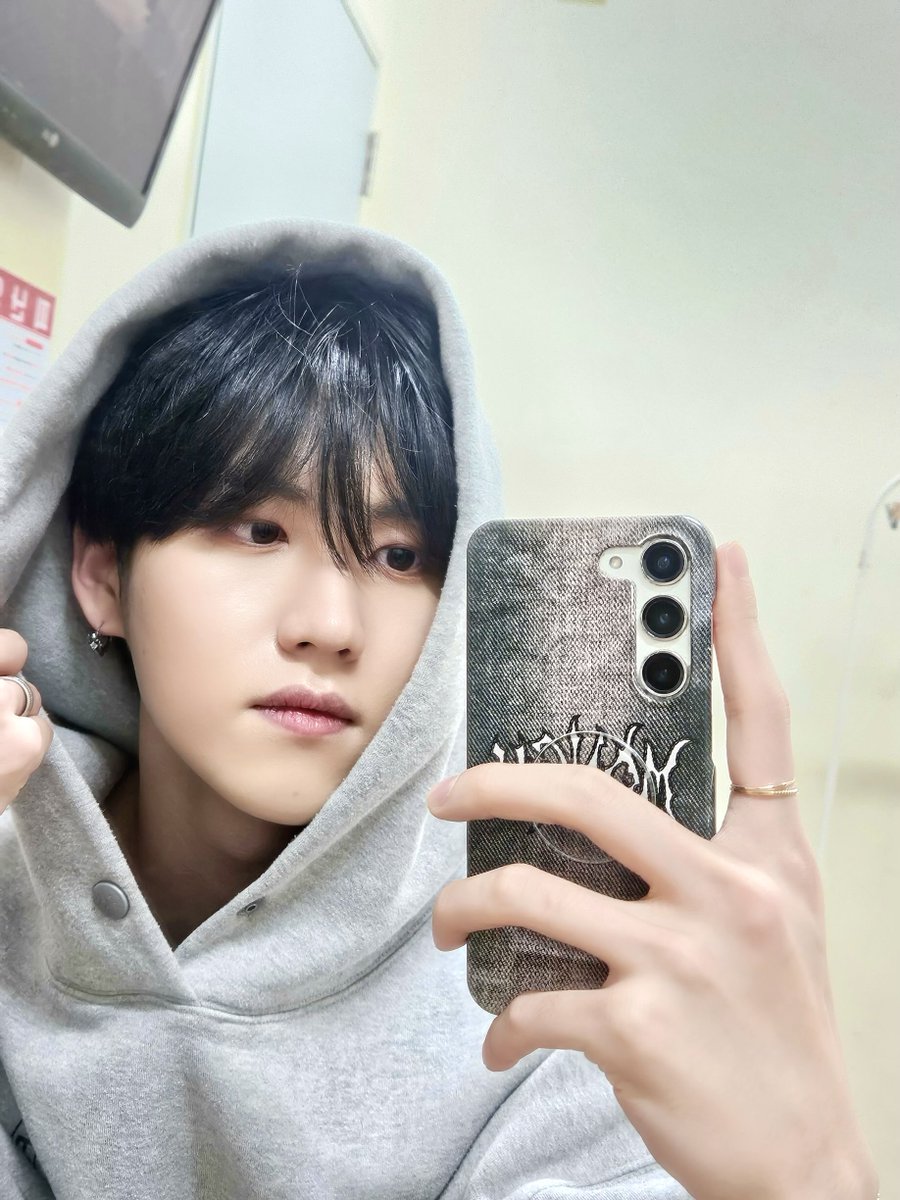 퇴근셀카였던 것

#EPEX #이펙스 #YEWANG #예왕