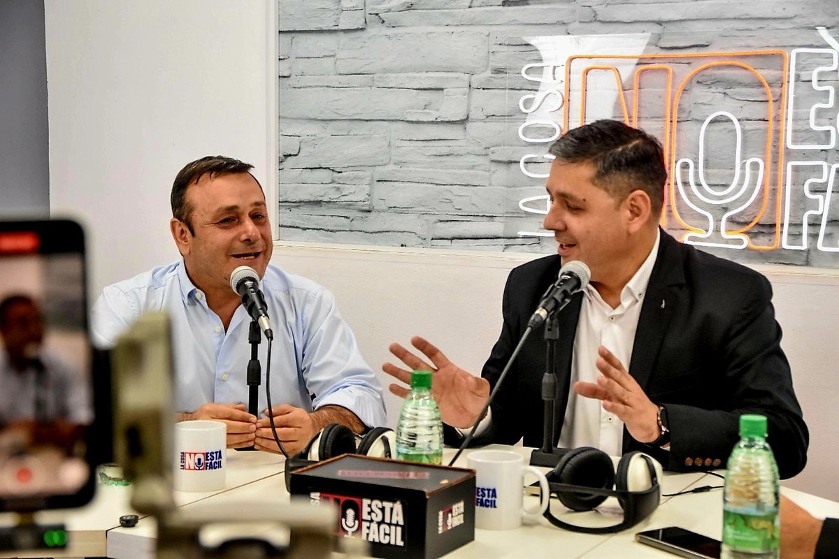 Gracias por la Visita <a href="/herrerayflia/">Oscar Herrera Ahuad</a> 
Gran charla y entrevista en los  estudios de <a href="/eldopolis/">Eldópolis</a> y el Streaming de #LaCosaNoEstaFacil