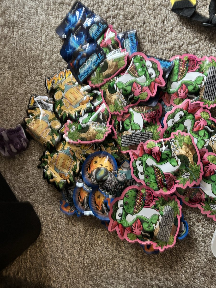 Shoutout to <a href="/SwingersInUSA/">10/24-26 EXXXOTICA EDISON NJ</a> for the invite 
Guess who Going To Exxxotica 
New Jersey Ya Hippie outside 

And the fire is w me