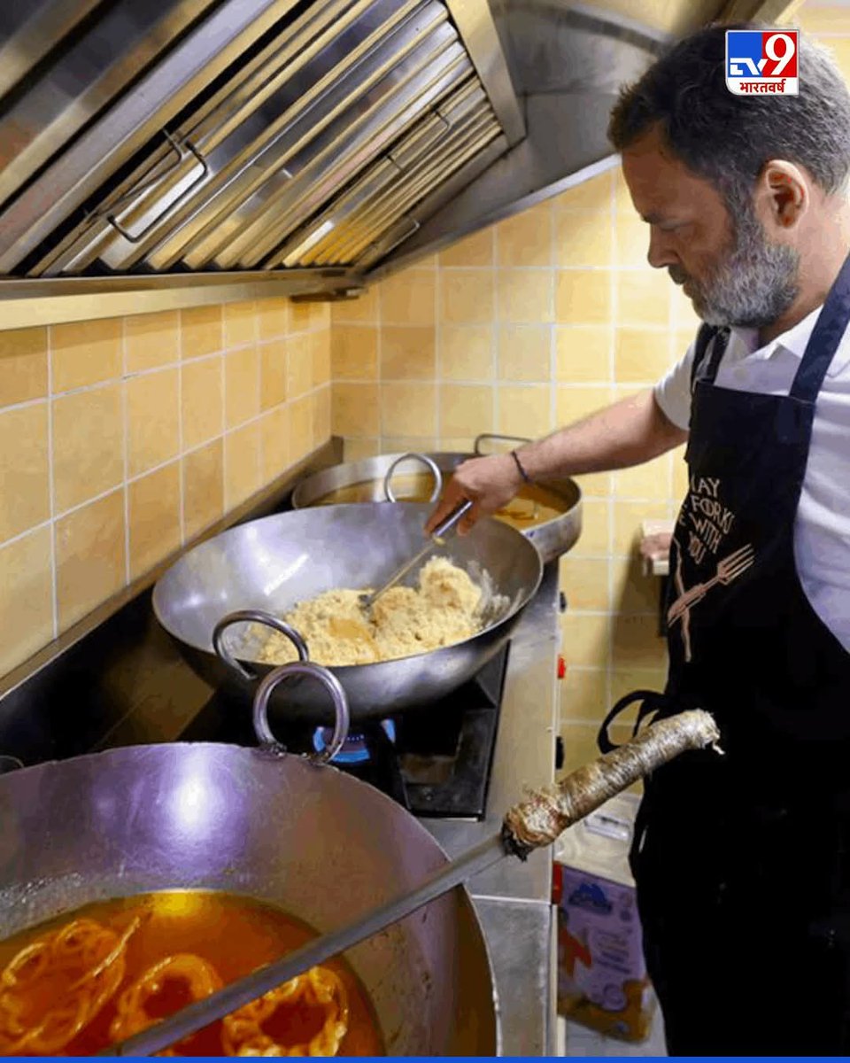 राजनीति में सफल नहीं हुआ तो क्या हुआ ये बिजनेस जरूर सफल होगा 
आप सभी के आशिर्वाद का आकांक्षी 
"पप्पू जलेबी, इमरती वाले "!!!!