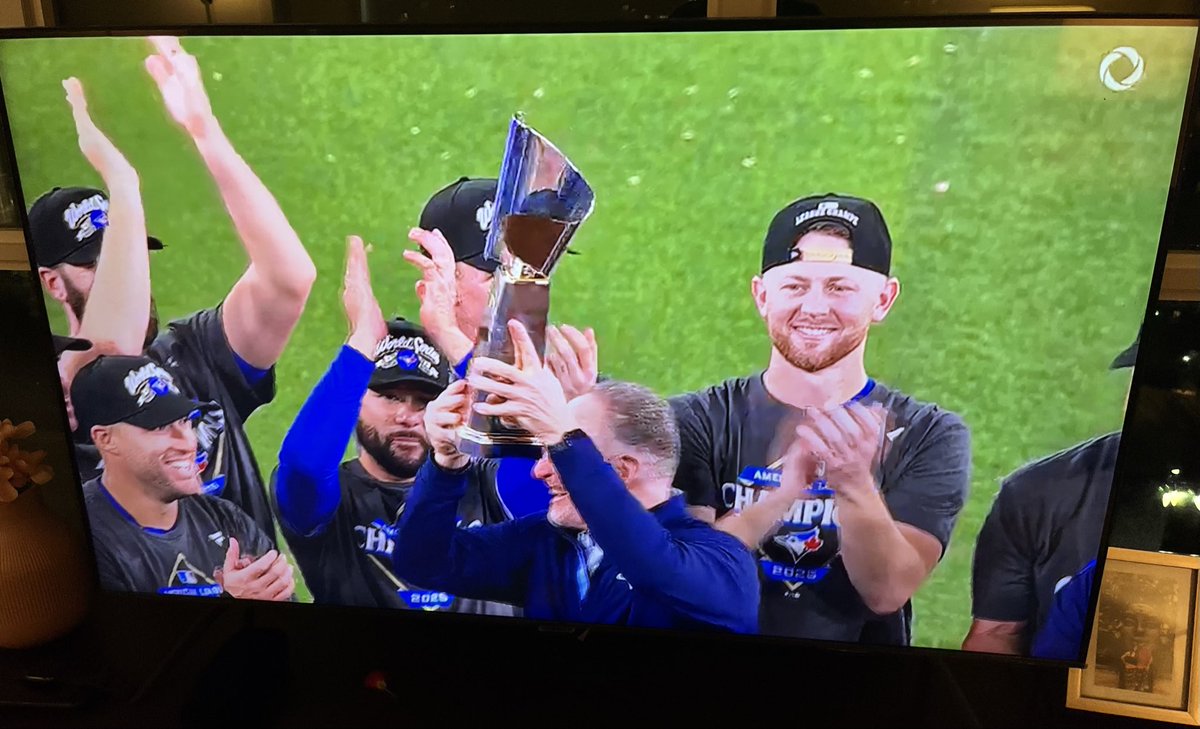 AngikaarC's tweet photo. Never thought I would get behind a team this much ever again, but damn, the @BlueJays have made me fall in love with baseball. World Series next. #WANTITALL https://t.co/KOQcDVT9nh
