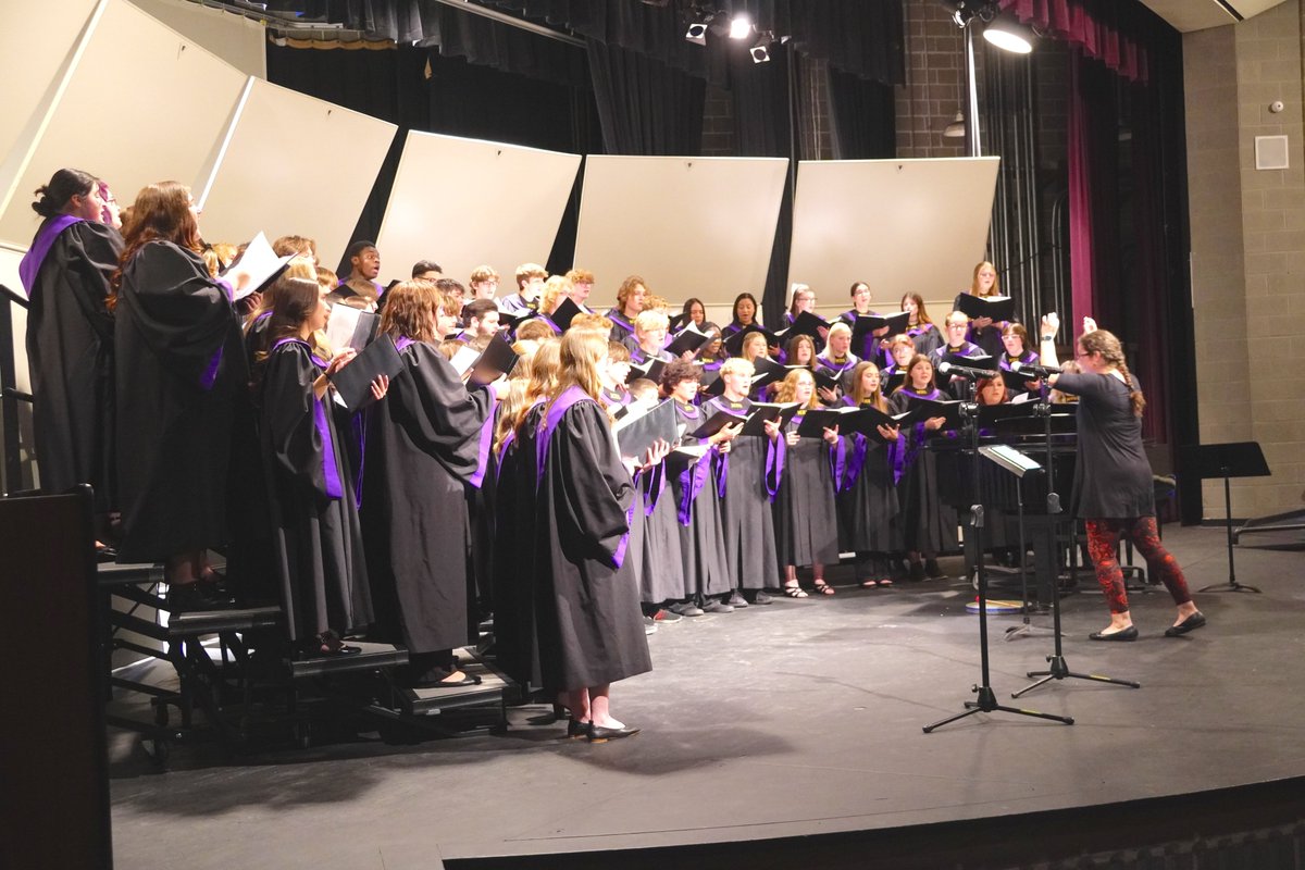 Muscatine High School's choral department held its fall concert Monday at the auditorium.

Directed by Teale Burford and Hayden Stone and accompanied by John Hoelzer, the 9/10 Treble Choir, Bass Clef Choir, Varsity Treble Choir, Varsity Choir &amp; Chamber Choir performed.