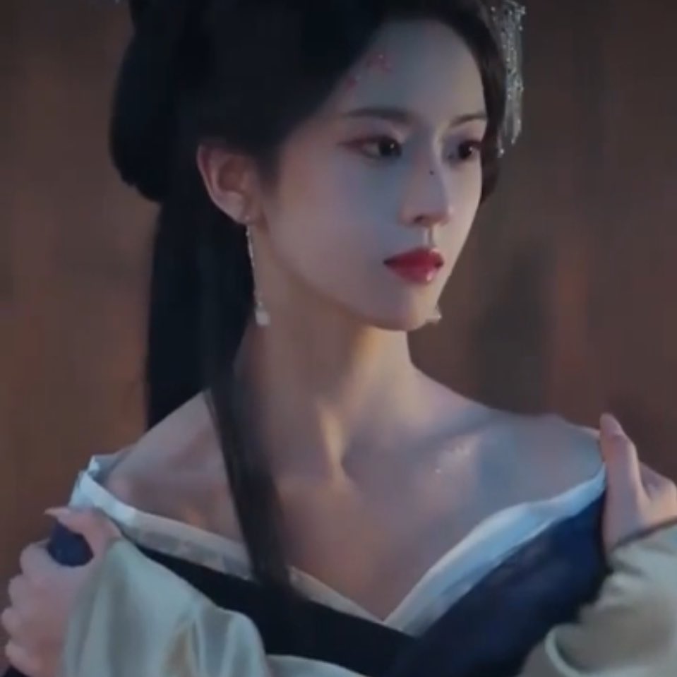 mellshouin's tweet image. like omg ur rise to empress … 🥹 #loved!! i find all them from tiktok just scrolling and i watch the whole thing around 10-15 minutes then i look for the rest which is on daily motion!