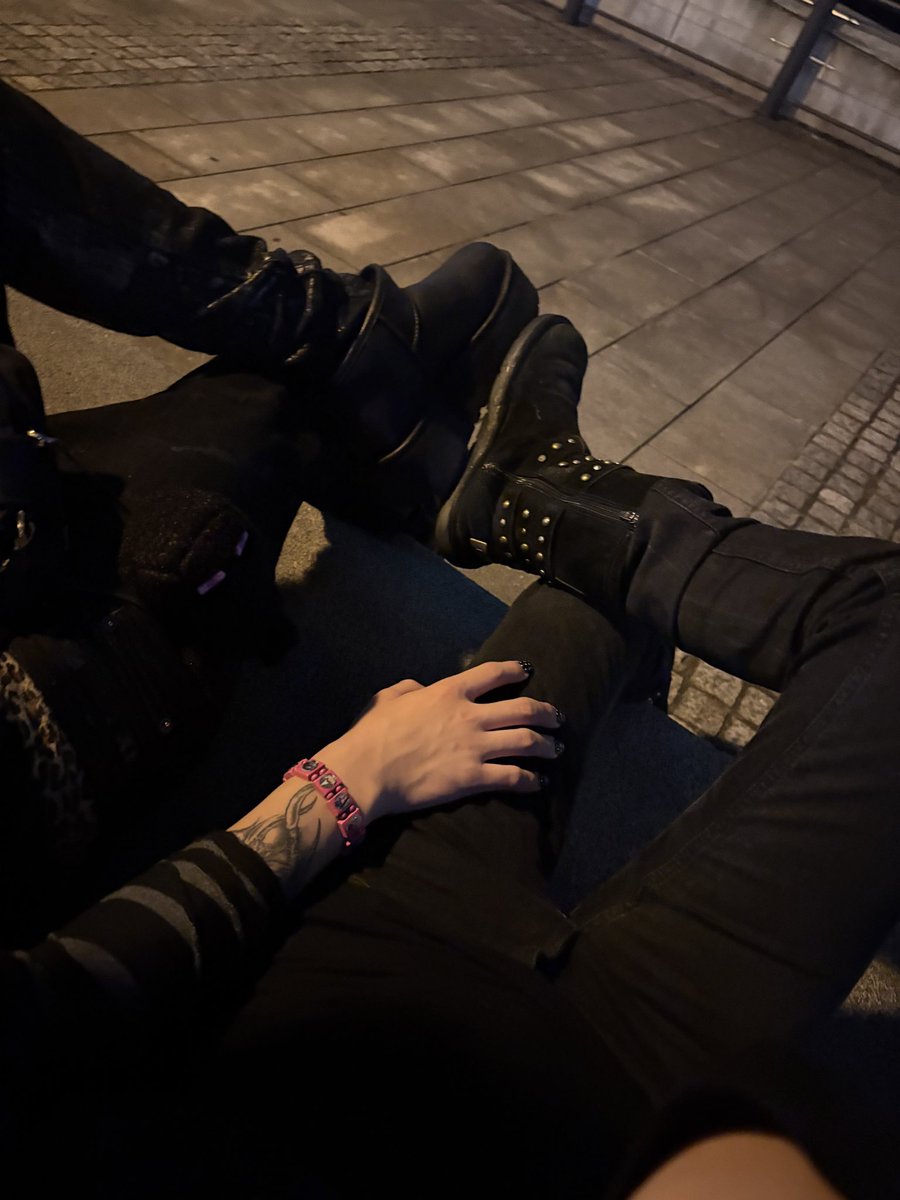 eqnard's tweet image. 