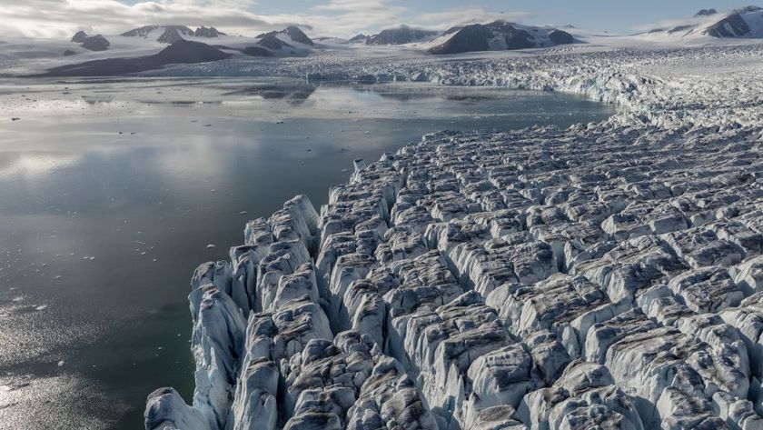 Scientists have identified tipping points for Greenland's ice sheet — and it's not far off: buff.ly/4icavMg 

There is no time to wait. #ActOnClimate

#climate #energy #renewables