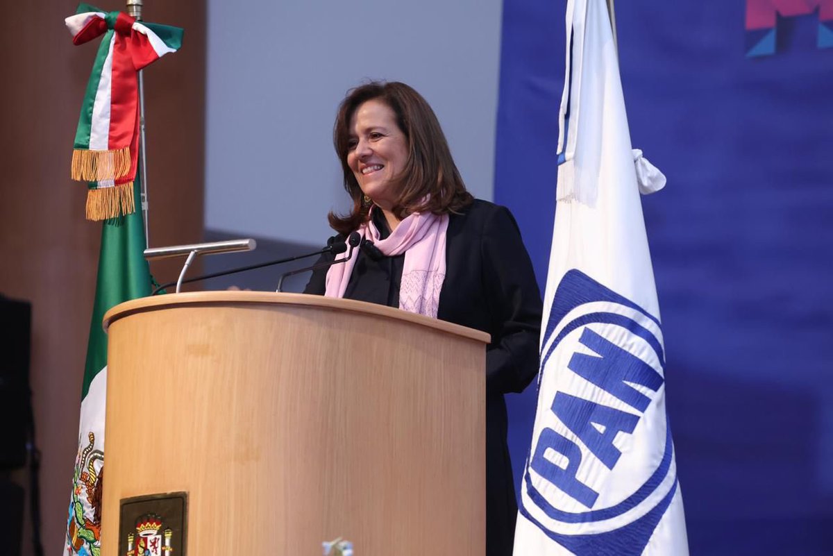 AccionNacional's tweet image. 🔵 Felicitamos a nuestra y nuestros diputados federales, @Mzavalagc, @hector_saul1 y @FDoringCasar, por presentar un informe legislativo lleno de resultados para las familias de México. 🇲🇽 

Con la confianza de la gente, seguimos construyendo un país de oportunidades para todas y…