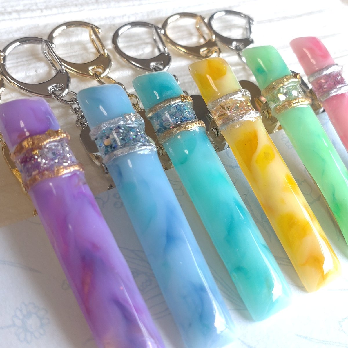 カラバリ多めなレジンアクセを作っています。全く同じものはないので一期一会の出会いを楽しんでください🌈

▶イベント
11/23(日・祝)
はにコット(大阪府高槻市)
<a href="/kofunfes/">古墳フェスはにコット2025.11.23大阪高槻今城塚古墳で開催！</a>
#はにコット #古墳フェス
※別名義で参加

▶委託
MUSUBÜ(大阪府八尾市)
<a href="/tunagumarket/">MUSUBÜ+TUNAGÜmarket</a> 

Thanks:<a href="/Lupopo_cafe/">*LUPOPO cafe&gallery* 三軒茶屋の糖質オフのケーキ専門カフェとハンドメイドのお店</a>様