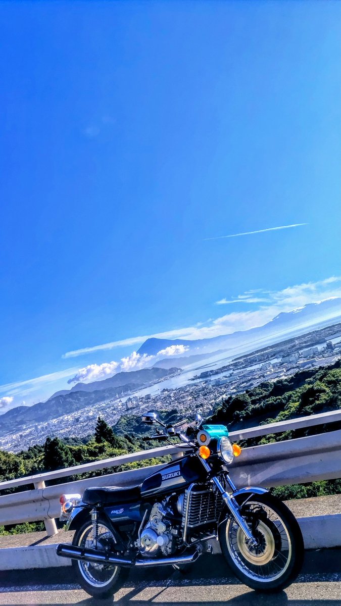 #見た人は晴天とおバイクの写真を貼る
#バイクのある風景 
#スズキRE5
