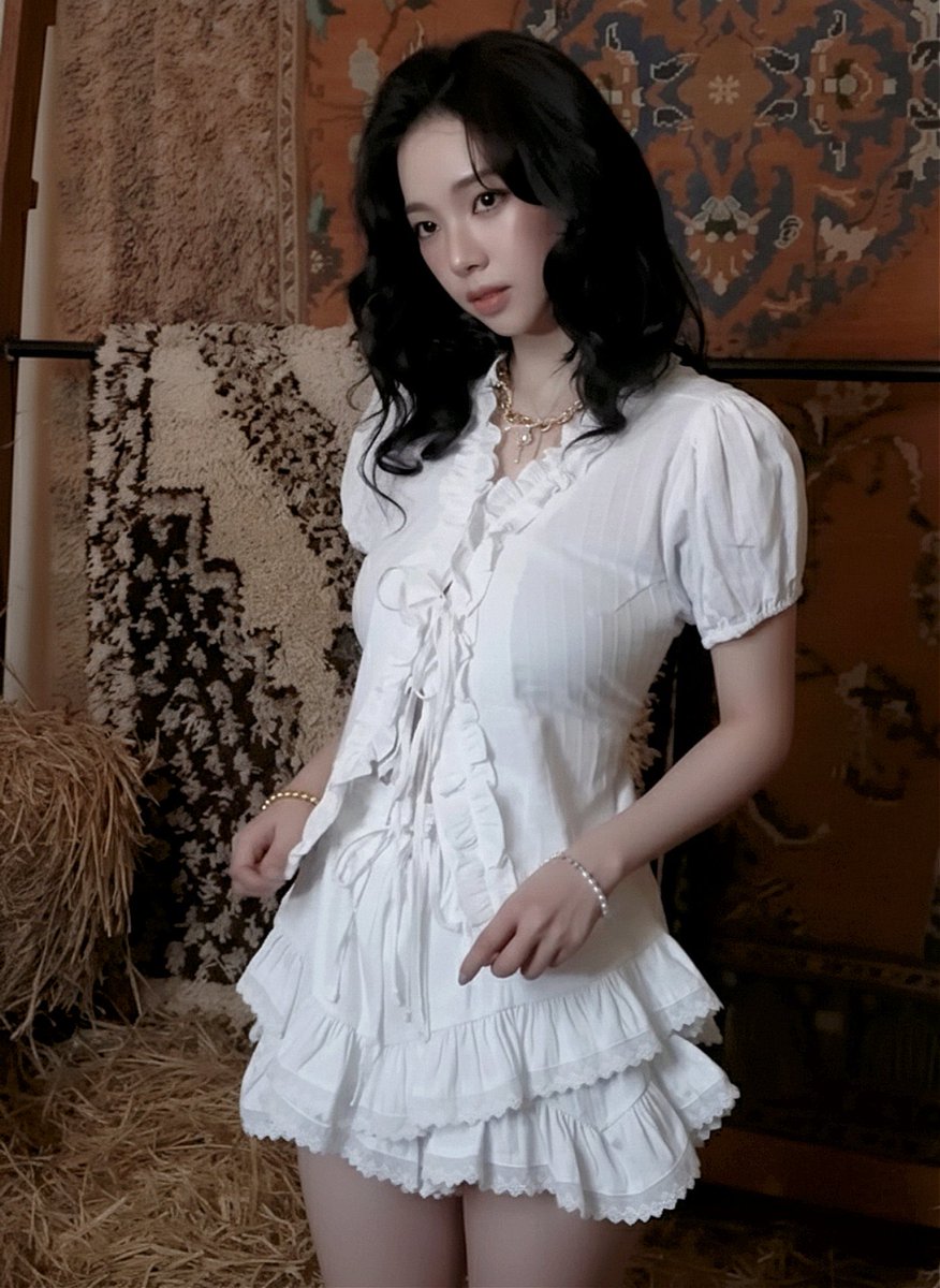 hourly karina tweet media