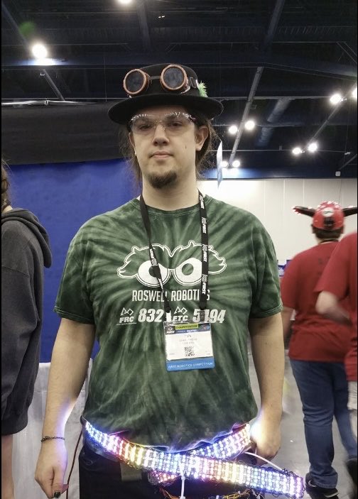 Meet Ian Charboneau — the guy who decided to mock Charlie Kirk’s assassination at the “No Kings” protest in Georgia. 

He’s allegedly a shift manager at Pizza Hut.