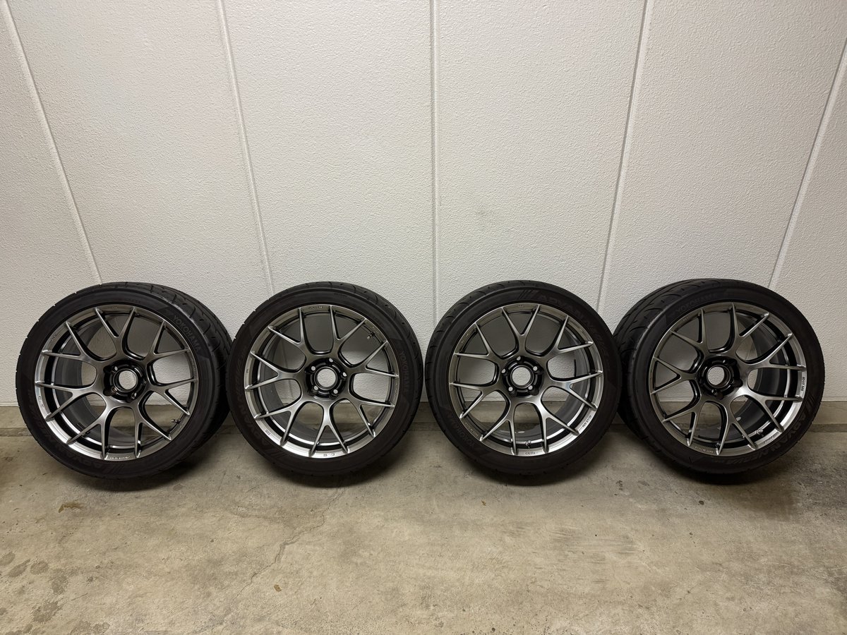 take_word's tweet image. ★再掲
BBS RE-V7 18inch 9.5J +22 PCD114.3
ADVAN AD09 265/35R18
街乗り2,500km
サーキット等未使用
室内保管
センターキャップ未使用付き
BBSロックナット付き
ホイール裏表コーティング済
ホイール（タイヤ）のみ販売可
分割払不可
ご興味ございましたらDMお願いします。
#GRカローラ #BBS #RAYS