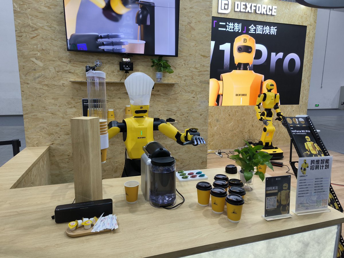 YimingWang107's tweet image. robot coffee #IROS by #DexForce #HumanoidRobot